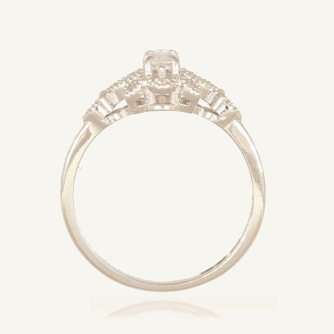 Elegante Witgouden Ring met Ovale Diamant van 0.38 Karaat en Pavé Diamanten