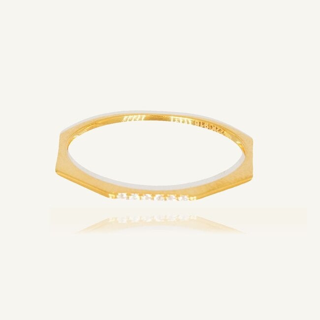 Elegante roodgouden damesring met strakke geometrische vorm en fonkelende zirkonia's