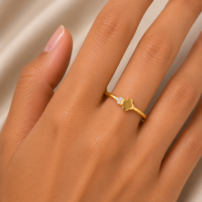 Elegante 22 Karaat Geelgouden Klaverring met Zirkonia