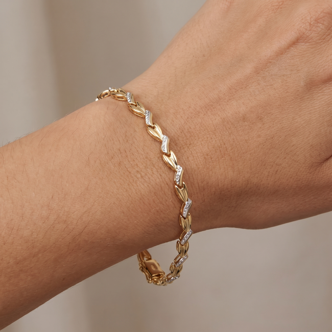 14k Gouden Armband met Witkleurige Details