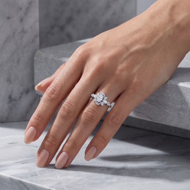 Witgouden Ring met Ovale Diamant van 0.38 Karaat en Pavé Diamanten