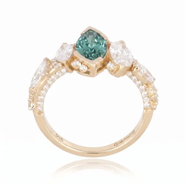 Gouden ring 14 karaat met groene marquise diamant 1.01 ct, totaal 2.40 ct, GIA
