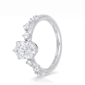 Witgouden ring met ovale diamant 1.5 ct en pavé
