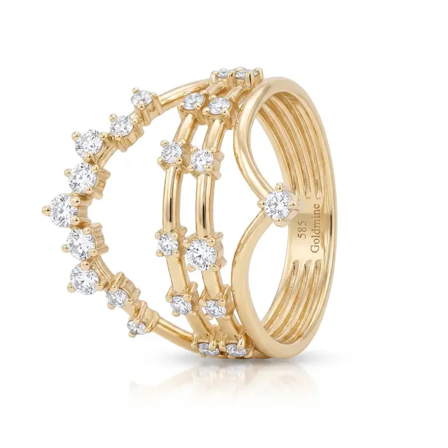 Brede gouden ring 14 karaat met vier banen en ronde diamanten, samen 0.53 ct