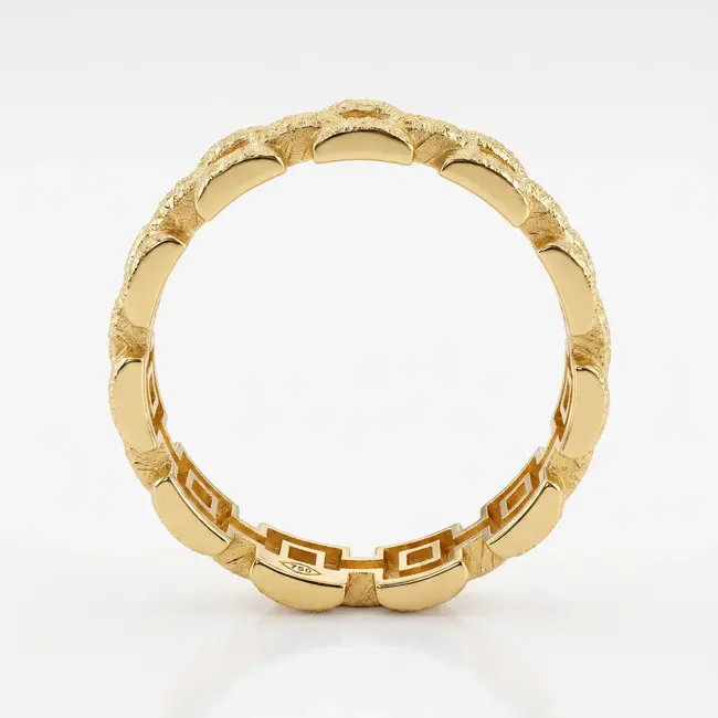 18k gouden brede gehamerde schakelring