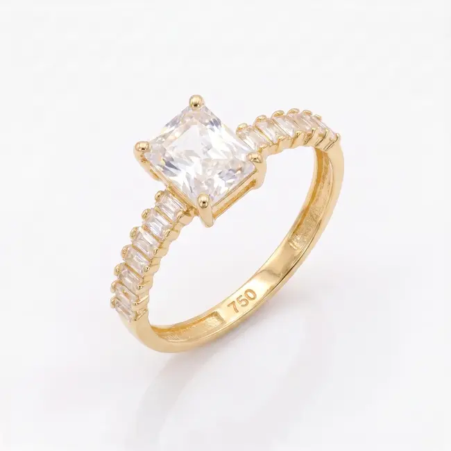 Luxe 18 Karaat Geelgouden Solitaire Ring met Rechthoekige Zirkonia en Baguette Zirkonia Band