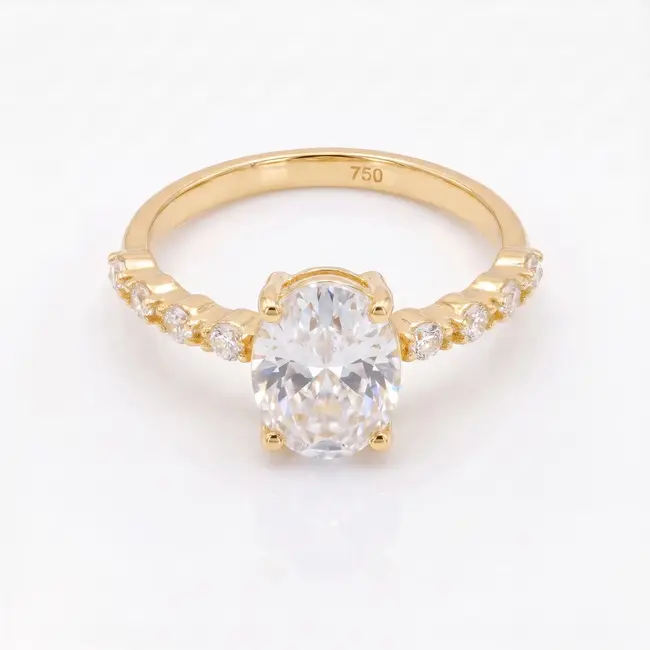 Luxe 18 Karaat Geelgouden Solitaire Ring met Ovale Zirkonia en Pavé Zirkonia Band