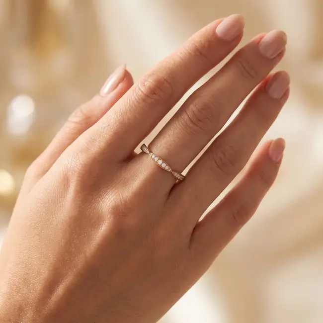 Geelgouden Diamantring met Golvende Band