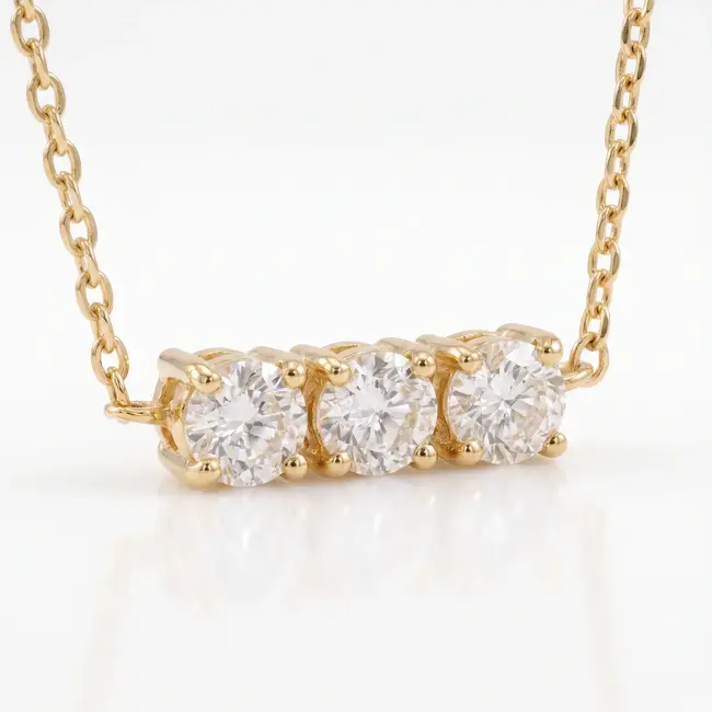 Geelgouden collier met drie diamanten