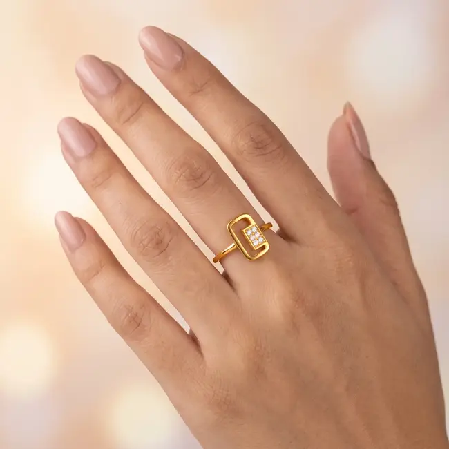 Elegante 22 Karaat Gouden Ring met Vierkant Open Design en Zirkonia