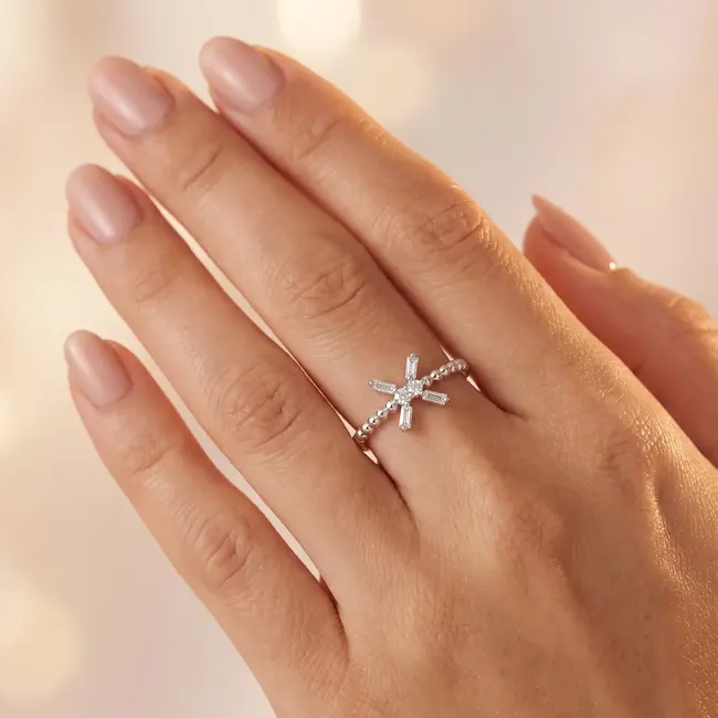 Witgouden ring met love in diamanten