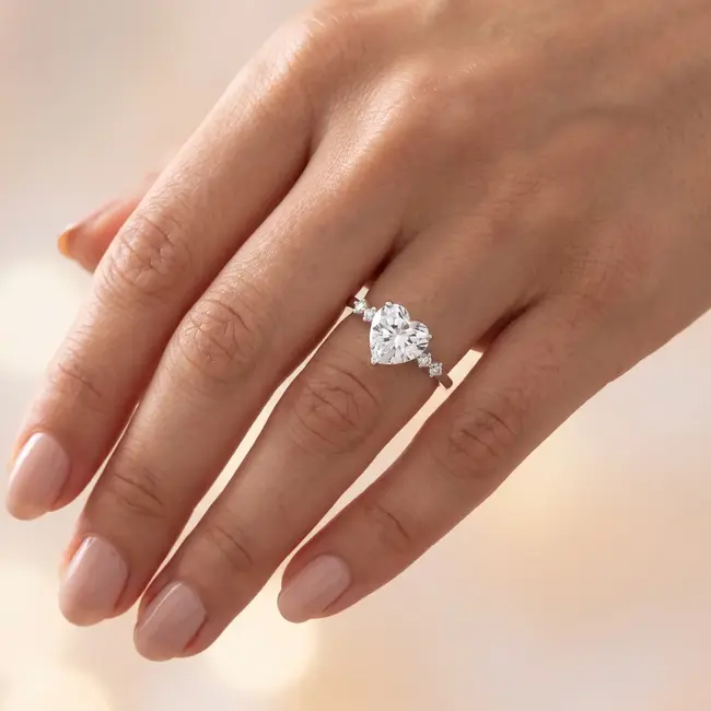 18k witgouden ring met hartvormige zirkonia