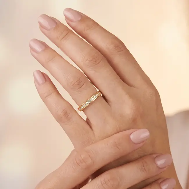 18k geelgouden rijring met ronde zirkonia