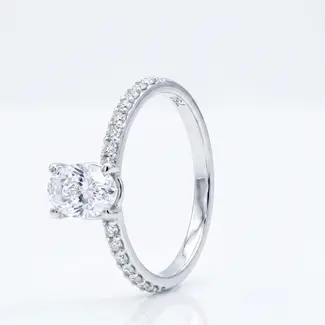 Witgouden Ring met Ovale Zirkonia en Zijstenen