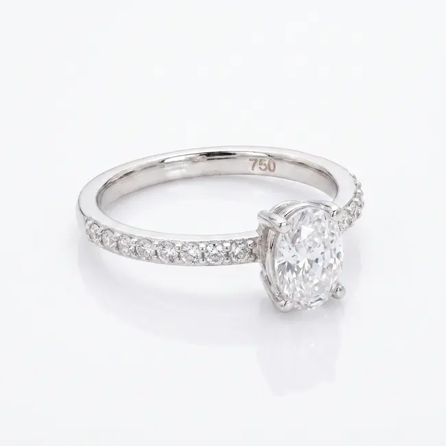 18 karaat witgouden ring met ovale zirkonia