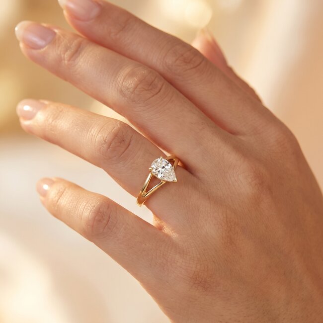 14 Karaat Gouden Peer Diamanten Ring