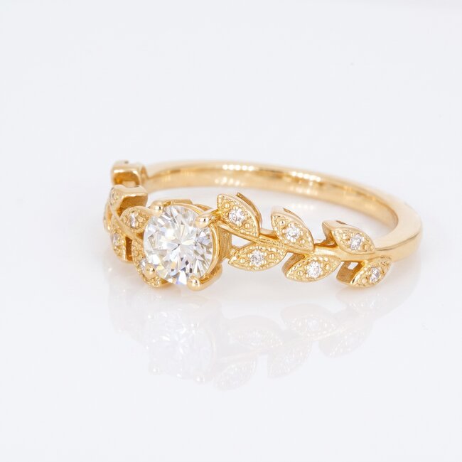 14 Karaat Gouden Blad Ring met 0,59 Carat Natuurlijke Diamanten