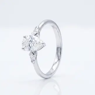 Witgouden Peervorm Diamanten Ring
