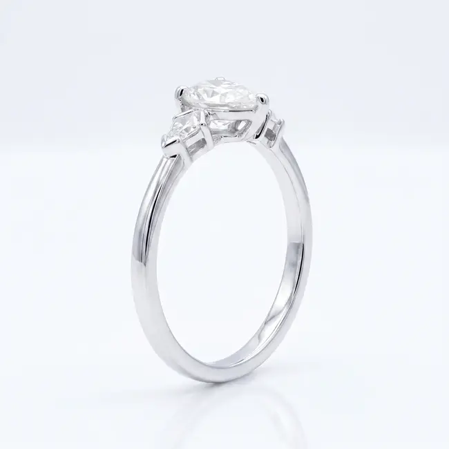 14k witgouden ring, 0,58 ct peervorm diamant
