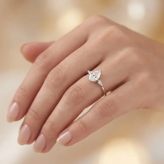 14k witgouden ring, 0,58 ct peervorm diamant