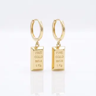Gouden creolen met goudbaar hanger