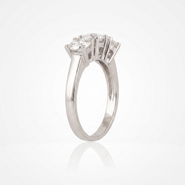 Elegante witgouden damesring met drie diamanten van 0.40 ct