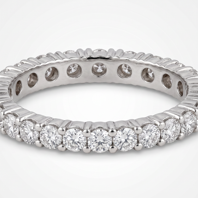 Luxe witgouden eternity-ring met 1.01 ct natuurlijke diamanten rondom bezet