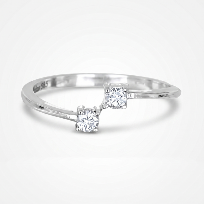 Elegante witgouden bypass ring met twee natuurlijke diamanten