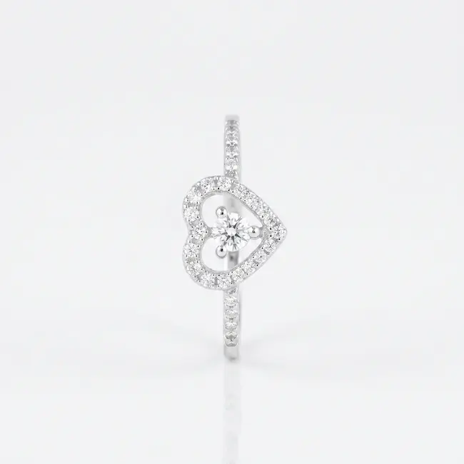 Witgouden ring met hartvormige diamantzitting