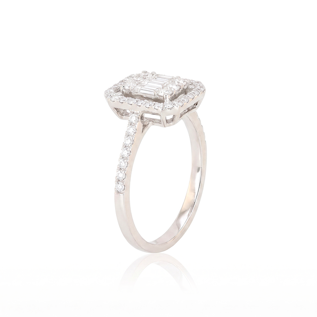 Elegante witgouden ring met 0.43 ct baguette en briljant diamanten
