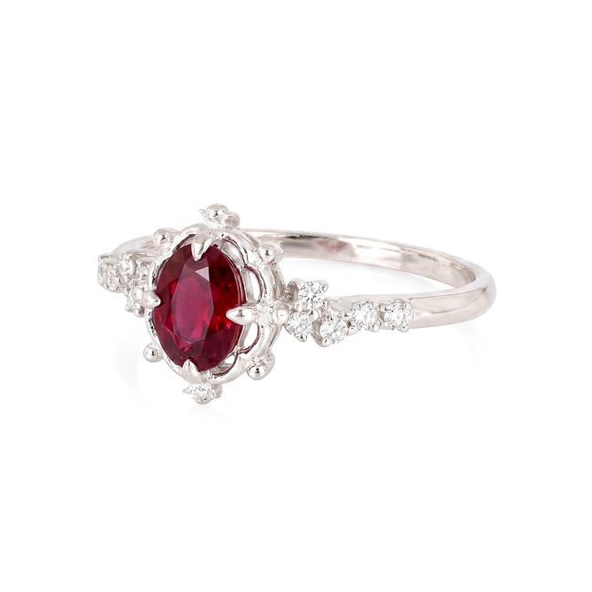 Witgouden ring met natuurlijke robijn