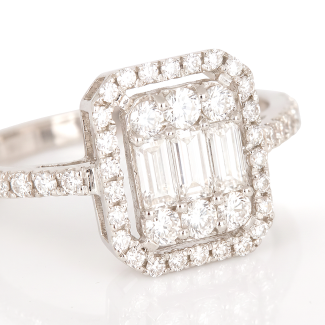 Luxe witgouden ring met 0.51 ct baguette en briljant diamanten