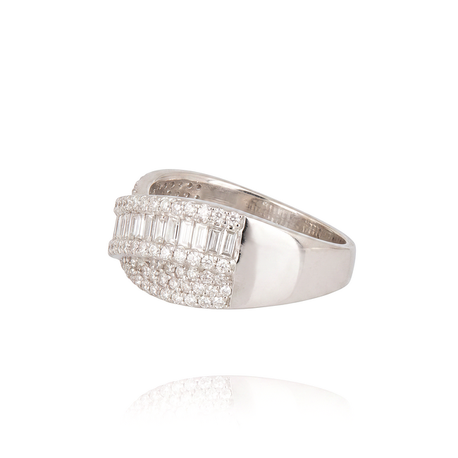 Luxe witgouden ring met 1.06 ct baguette en briljant diamanten