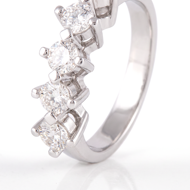 Witgouden Ring met Vijf Natuurlijke Diamanten