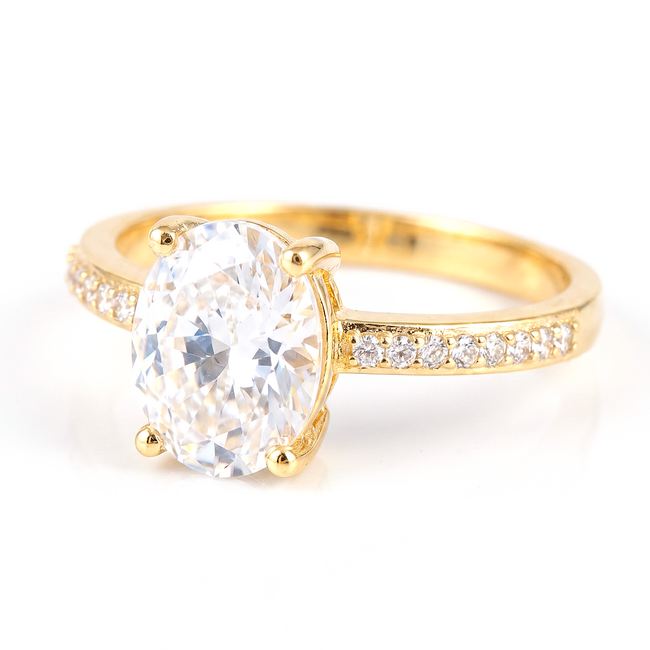Gouden ring met ovale steen en zijstenen