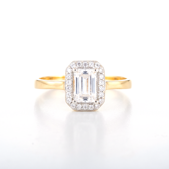 Geelgouden halo ring met emerald zirkonia