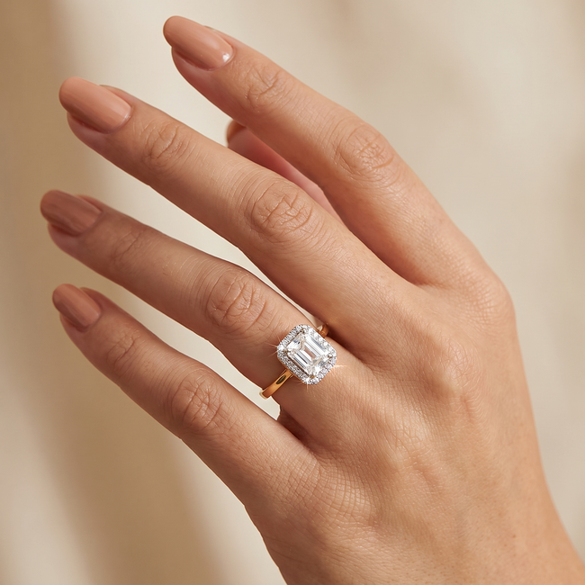 18k gouden solitaire ring met halo zirkonia