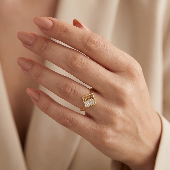Gouden ring met geometrisch design