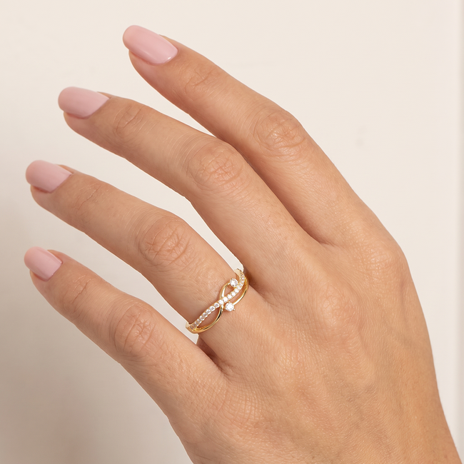18 karaat gouden ring met vloeiende lijnen