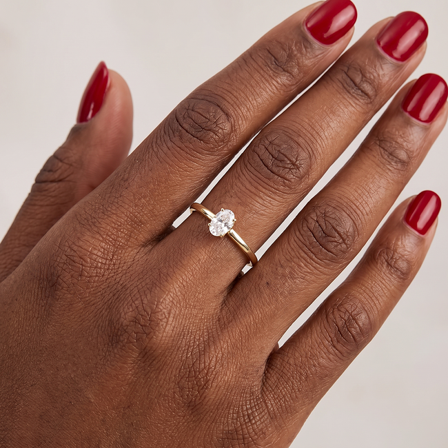 14 karaat gouden ring met ovale zirkonia steen