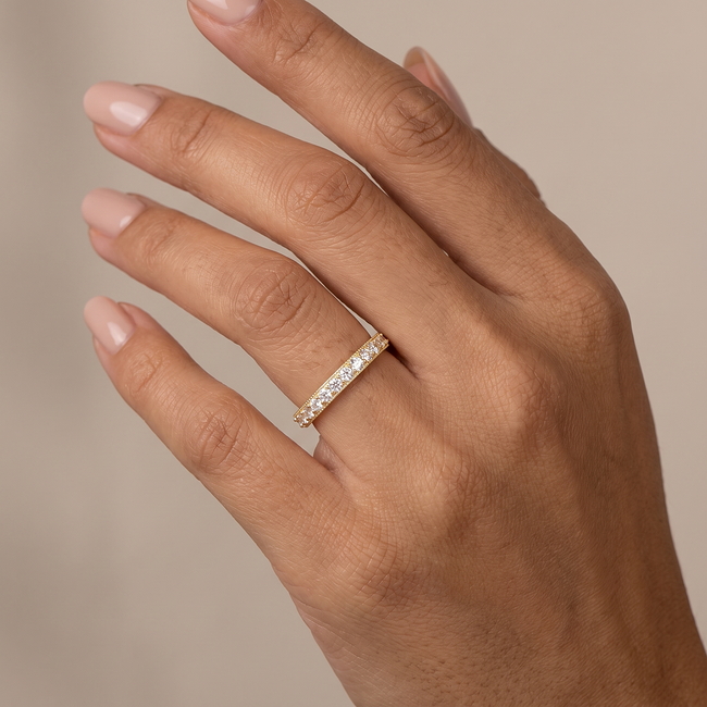 Gouden ring met verfijnde zirkonia rij