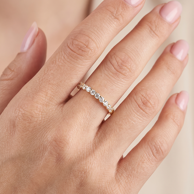 Elegante 14 karaat gouden rijring met zirkonia