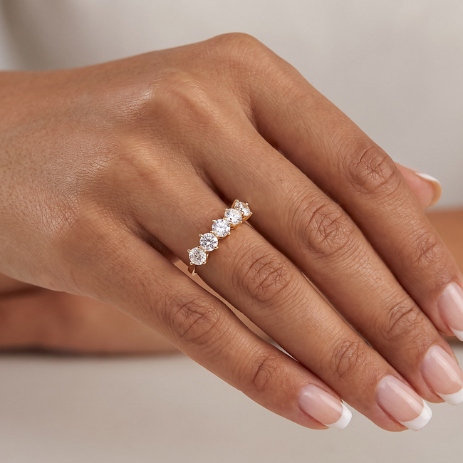 Gouden ring met vijf ronde Swarovski-stenen