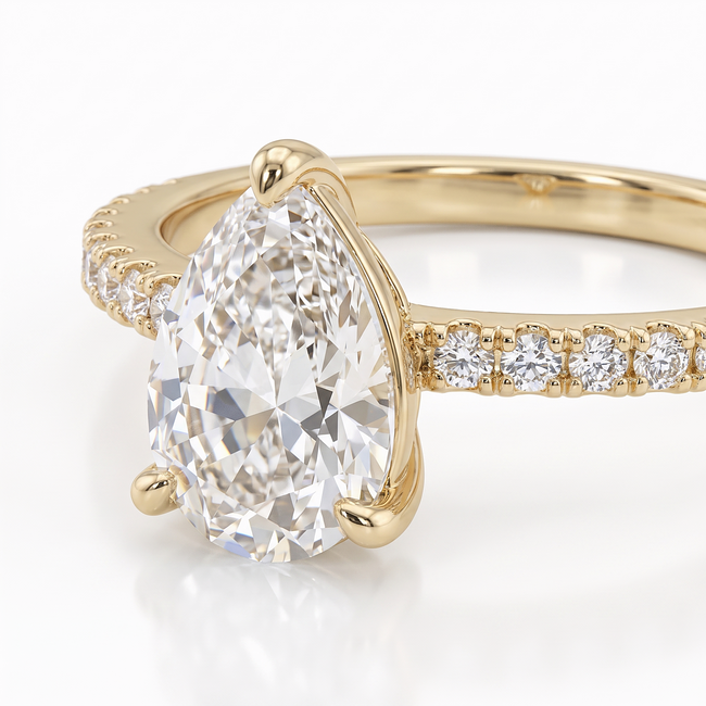 Gouden ring met peervormige Swarovski steen