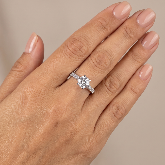 Witgouden ring met solitaire Swarovski-steen en open design