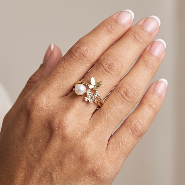 Gouden vlinder ring met parel en zirkonia