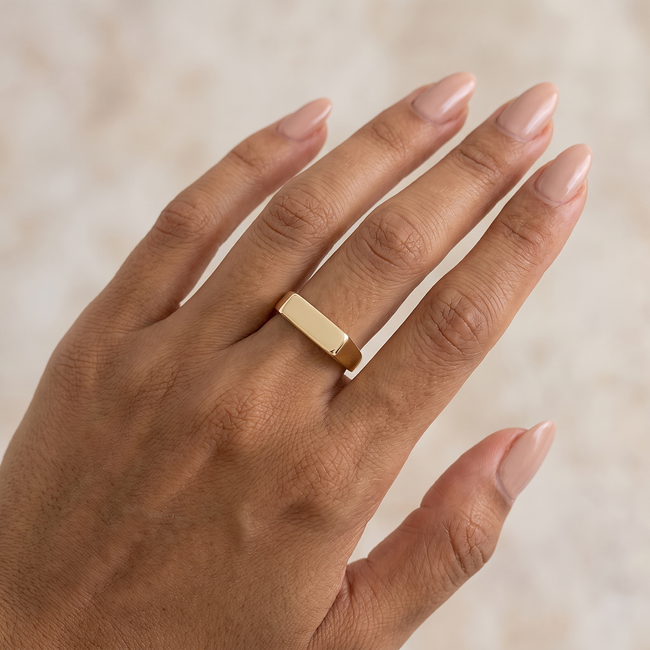 Gouden zegelring met modern design