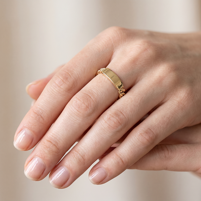 Stoere gouden Graveer Ring met Schakel Details