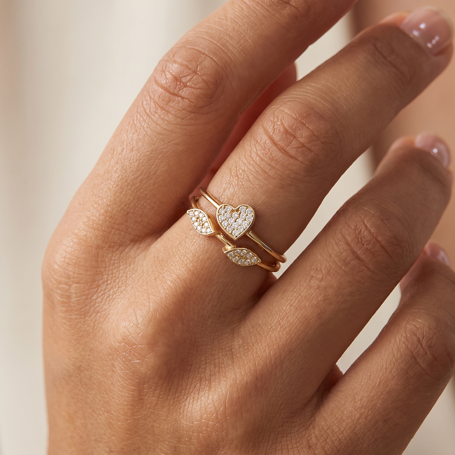 Gouden hartjes ring met fonkelende zirkonia