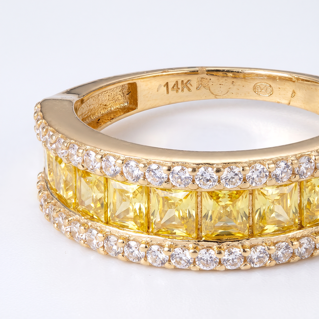 Gouden bandring met schitterende zirkonia stenen